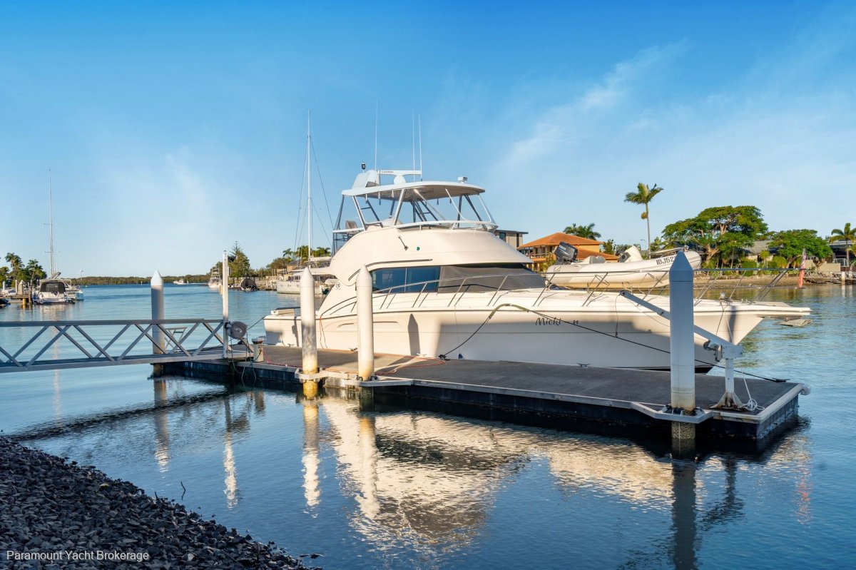 Riviera 47 Flybridge