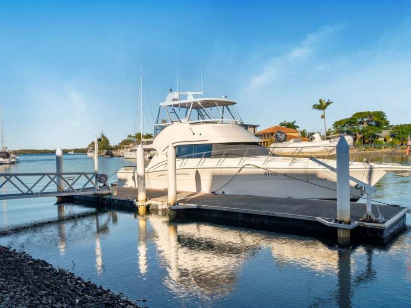 Riviera 47 Flybridge