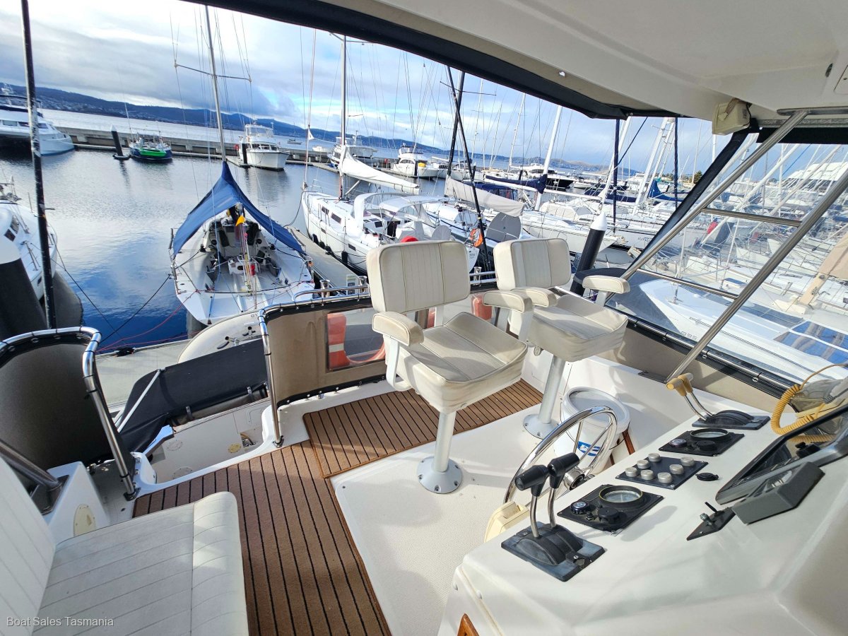 Riviera 38 Flybridge (Hardtop) MKII Mahogany.
