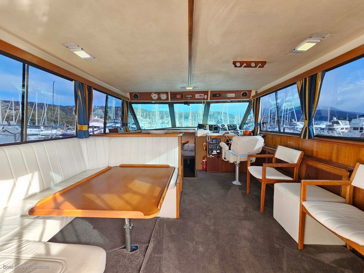 Riviera 38 Flybridge (Hardtop) MKII Mahogany.