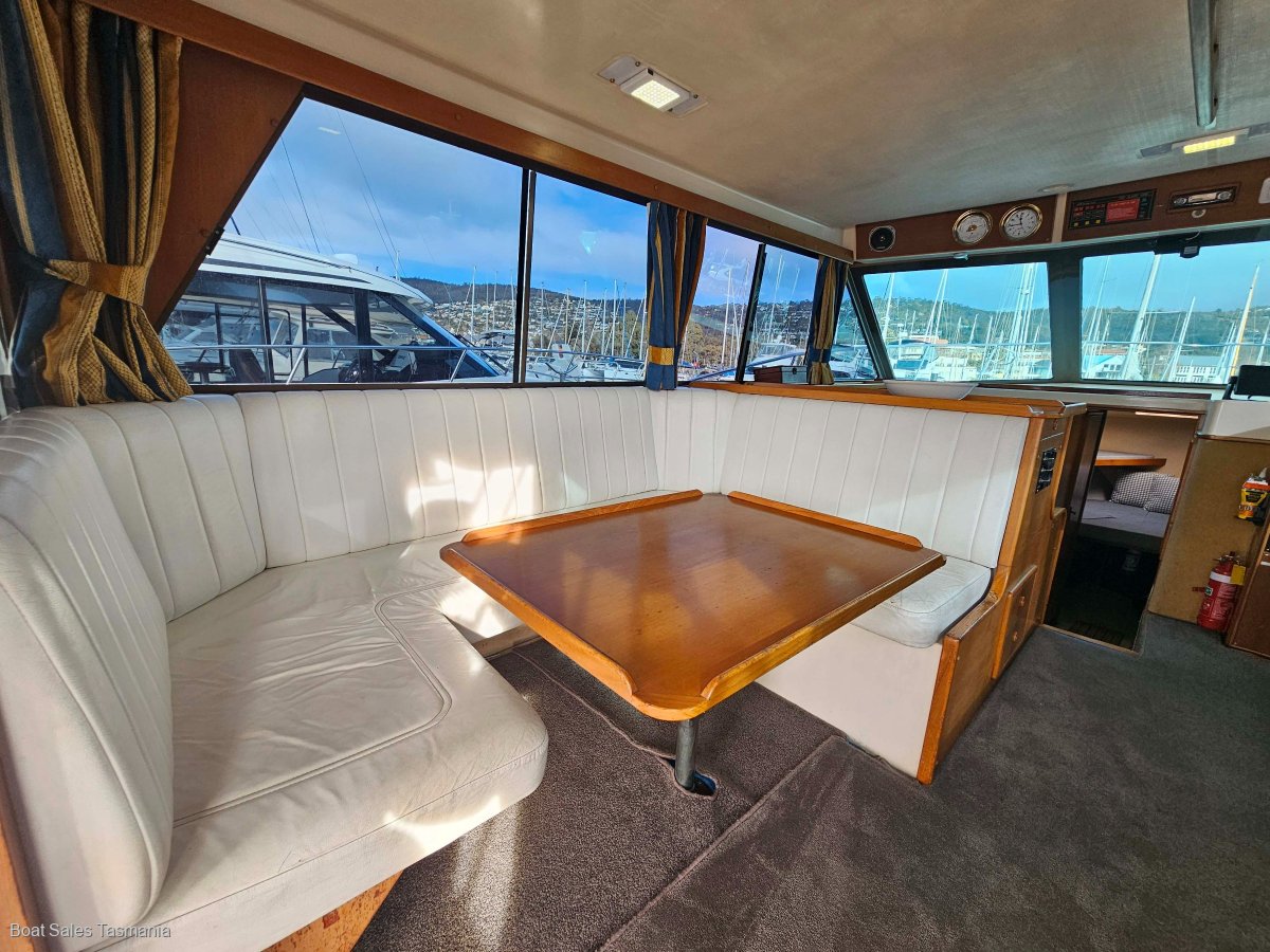 Riviera 38 Flybridge (Hardtop) MKII Mahogany.