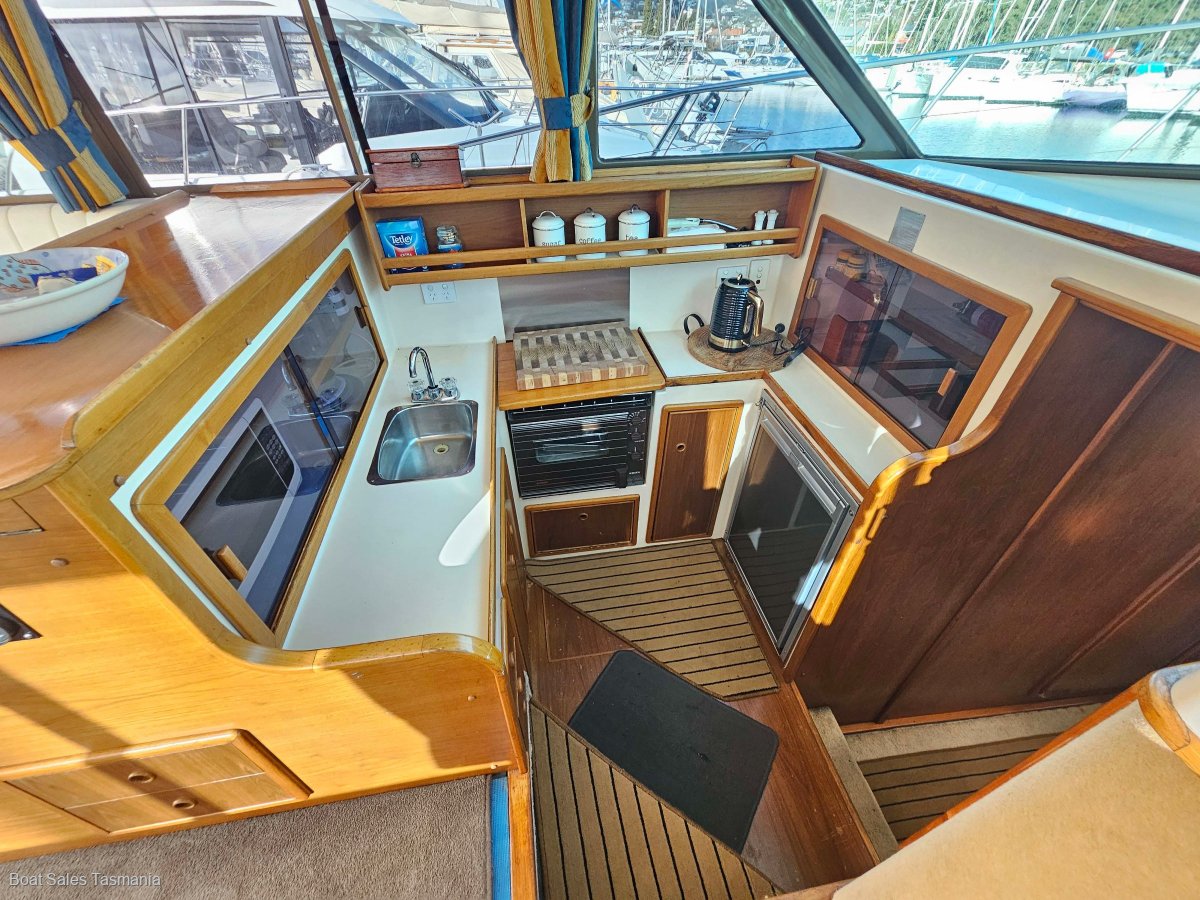 Riviera 38 Flybridge (Hardtop) MKII Mahogany.