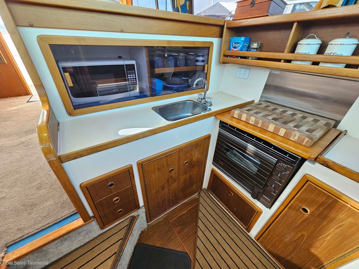 Riviera 38 Flybridge (Hardtop) MKII Mahogany.