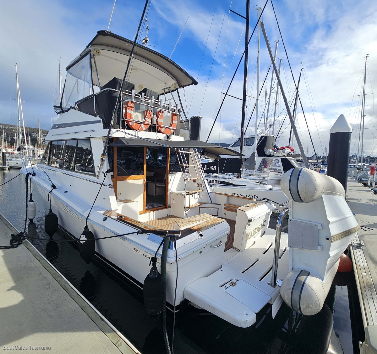 Riviera 38 Flybridge (Hardtop) MKII Mahogany.