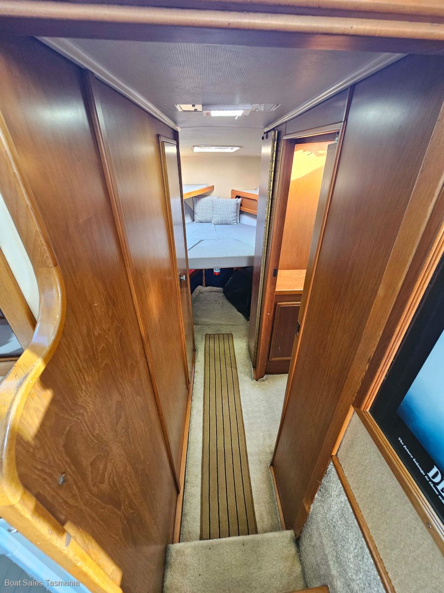 Riviera 38 Flybridge (Hardtop) MKII Mahogany.