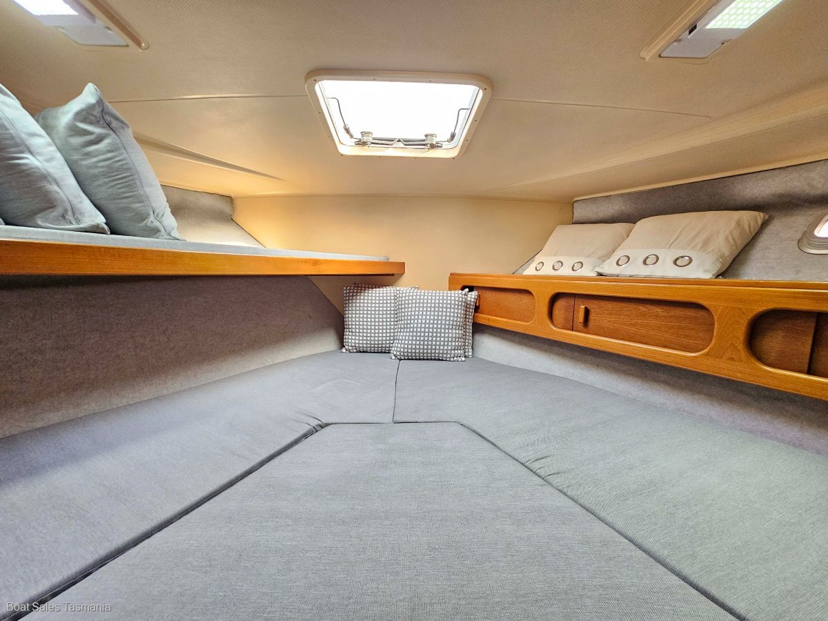 Riviera 38 Flybridge (Hardtop) MKII Mahogany.
