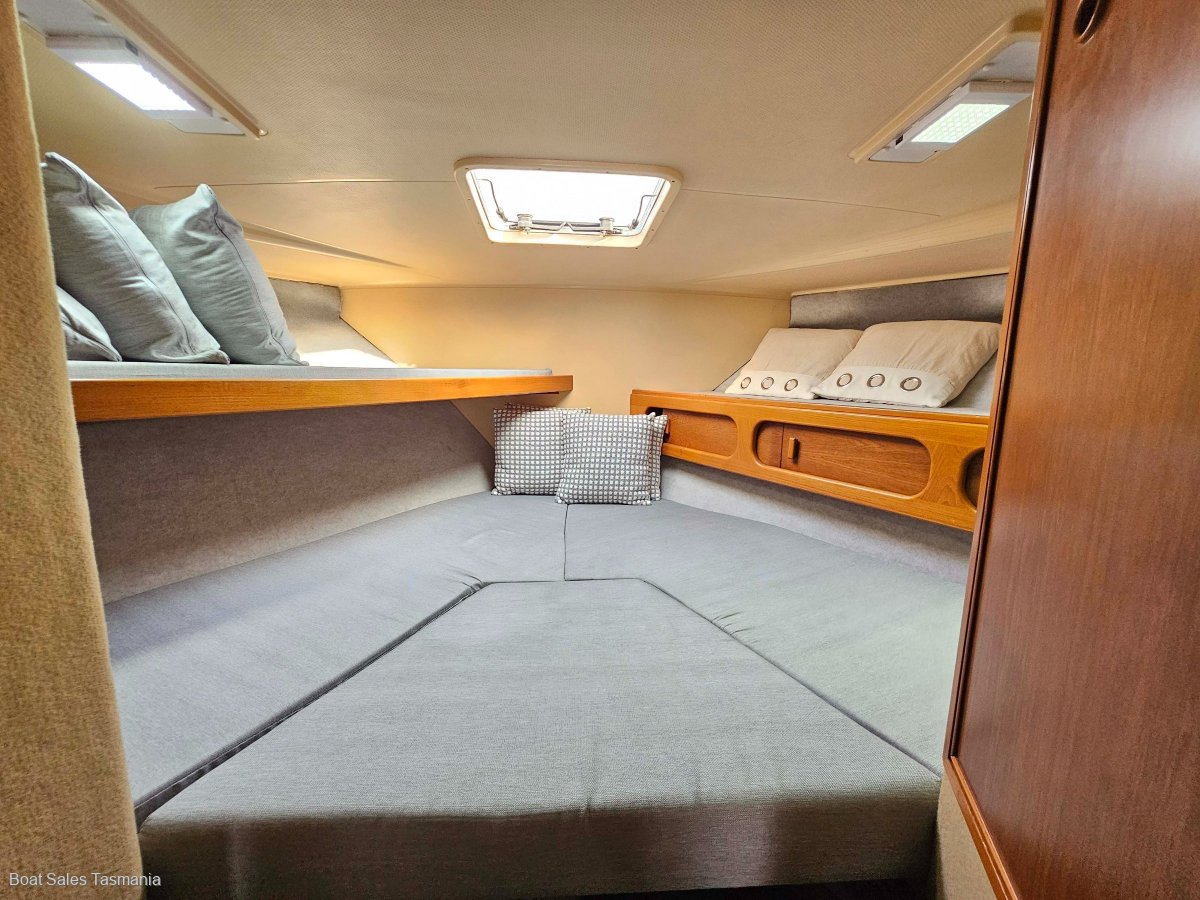Riviera 38 Flybridge (Hardtop) MKII Mahogany.