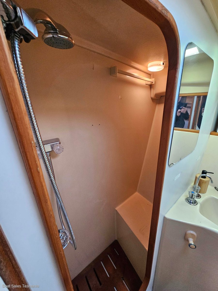 Riviera 38 Flybridge (Hardtop) MKII Mahogany.