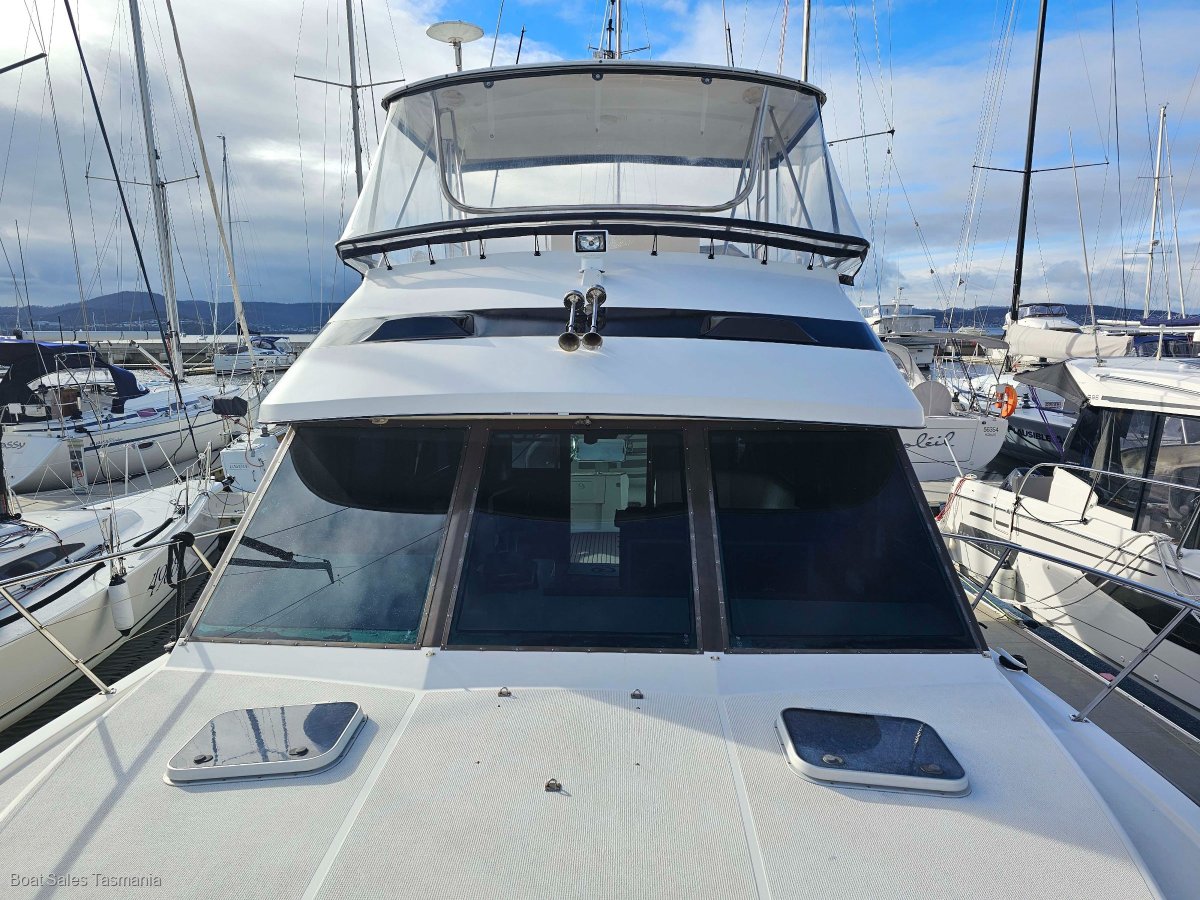 Riviera 38 Flybridge (Hardtop) MKII Mahogany.