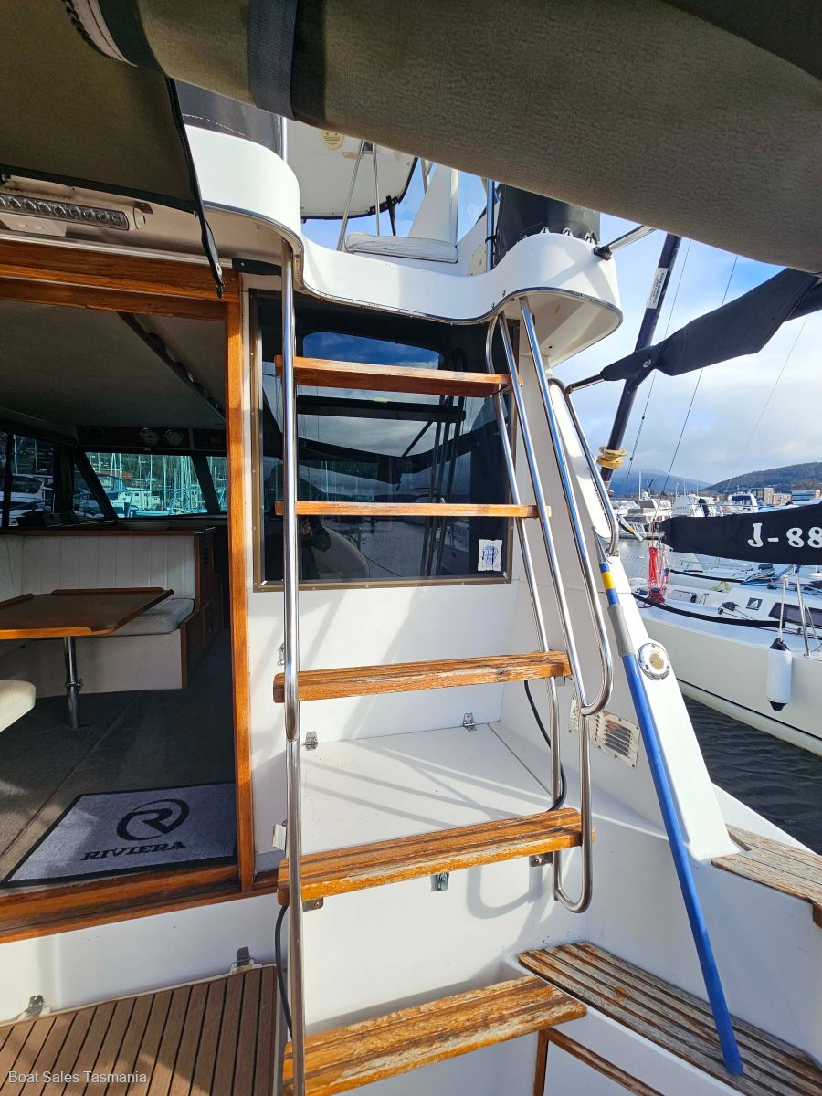 Riviera 38 Flybridge (Hardtop) MKII Mahogany.