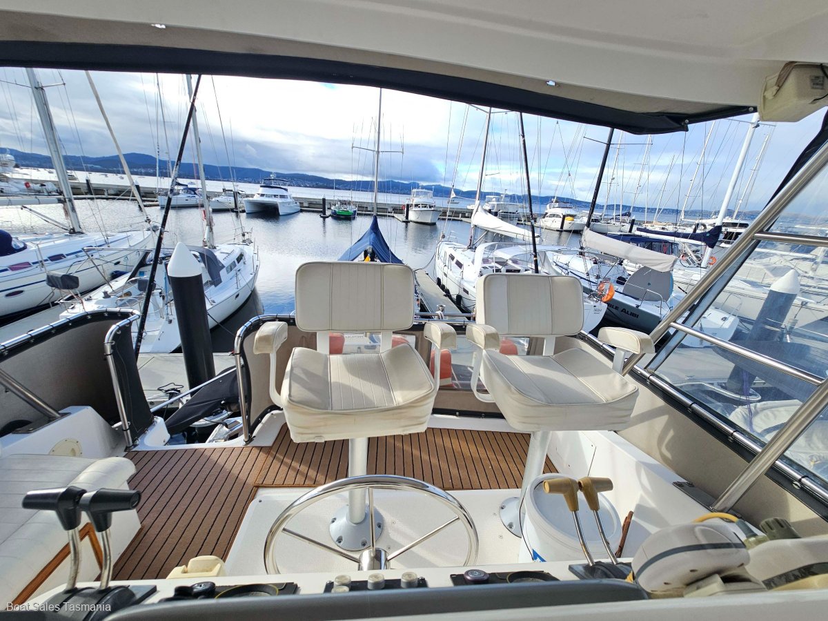 Riviera 38 Flybridge (Hardtop) MKII Mahogany.