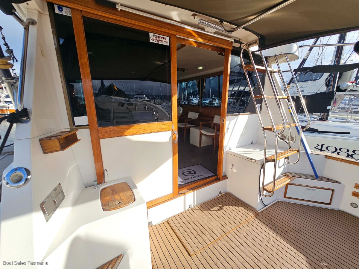 Riviera 38 Flybridge (Hardtop) MKII Mahogany.