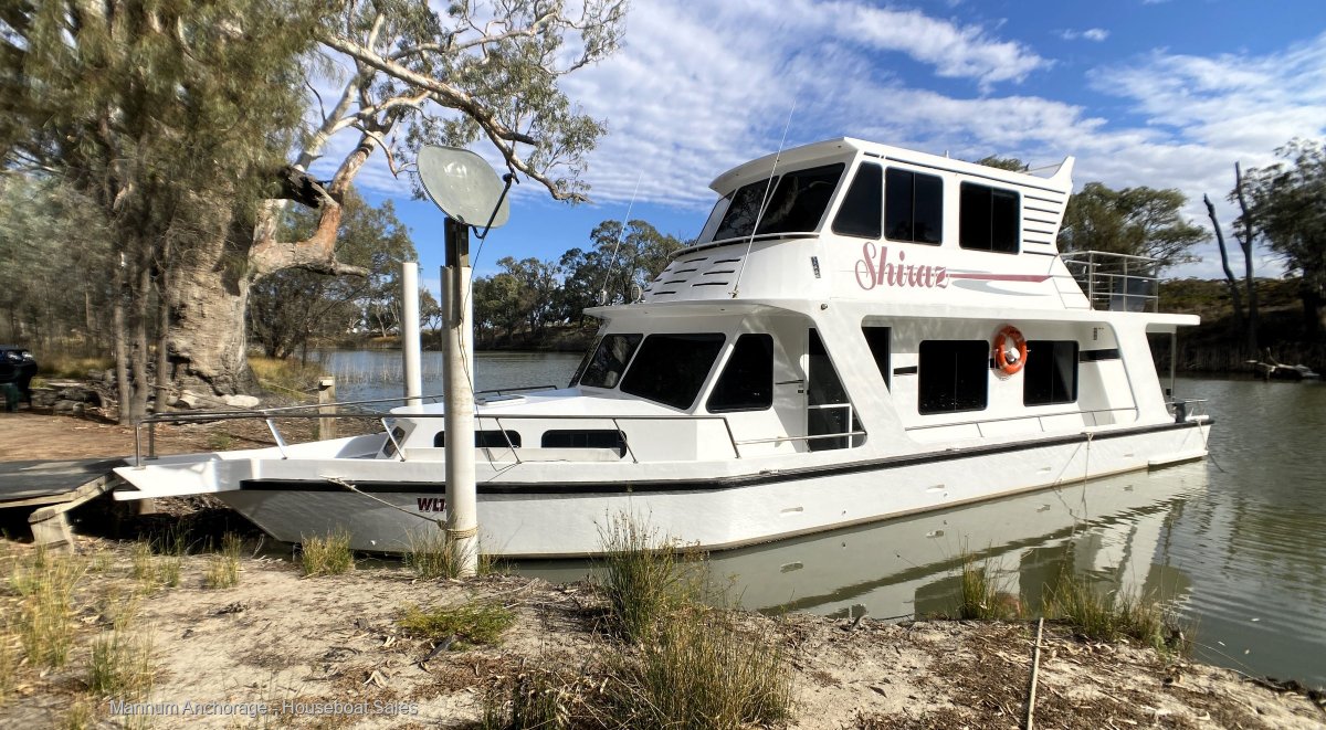 Shiraz, 2 x Decked, Dual Helm, 3 x Bed, 2 x Bath.
