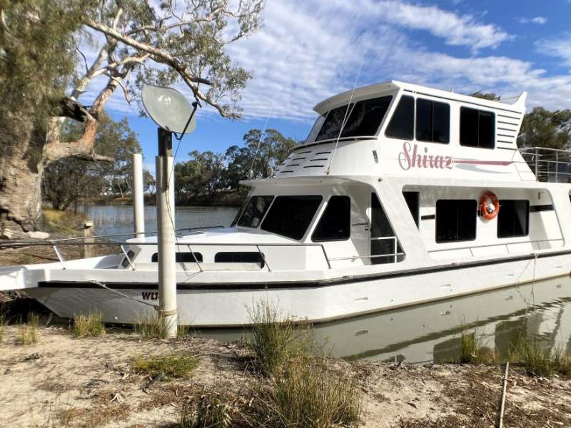 Shiraz, 2 x Decked, Dual Helm, 3 x Bed, 2 x Bath.