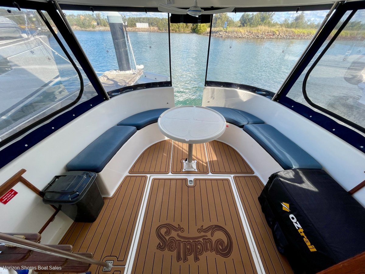 Cuddles 35 Resort Flybridge