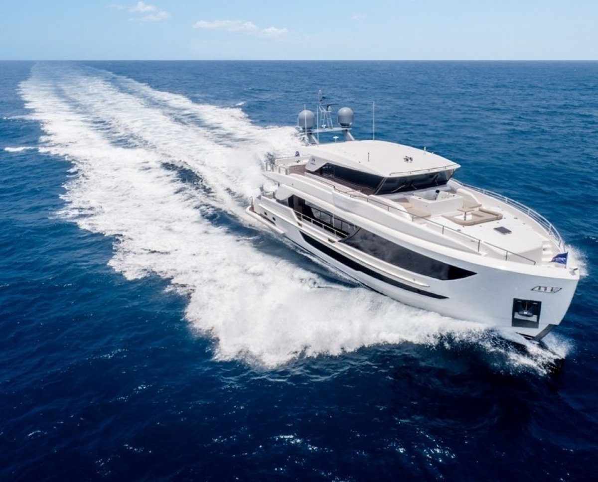 Horizon Yacht FD87 Skyline