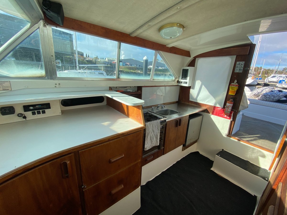 Bertram Caribbean 28 Flybridge Malabar