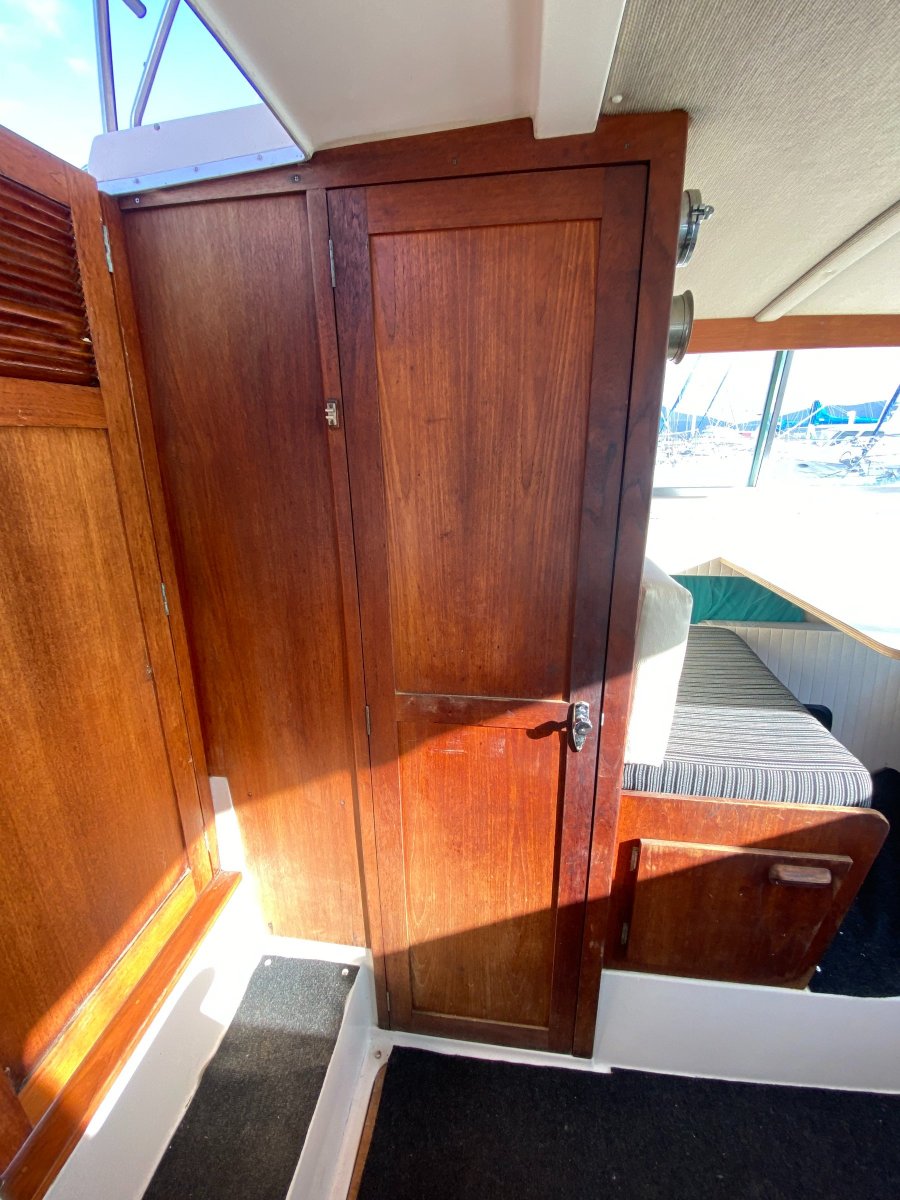 Bertram Caribbean 28 Flybridge Malabar