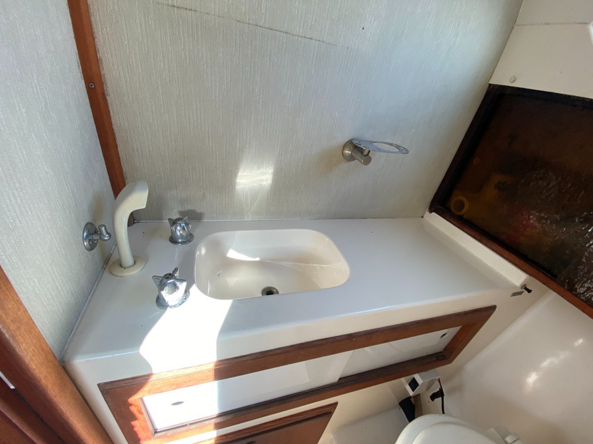 Bertram Caribbean 28 Flybridge Malabar