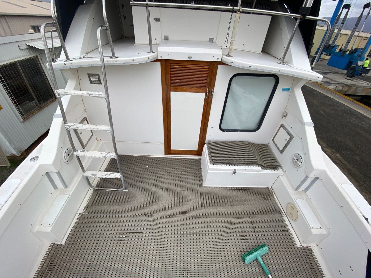 Bertram Caribbean 28 Flybridge Malabar