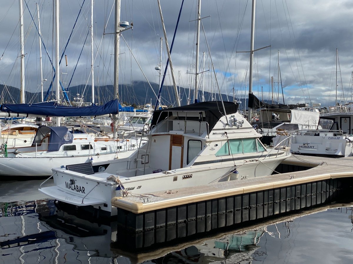 Bertram Caribbean 28 Flybridge "Malabar"