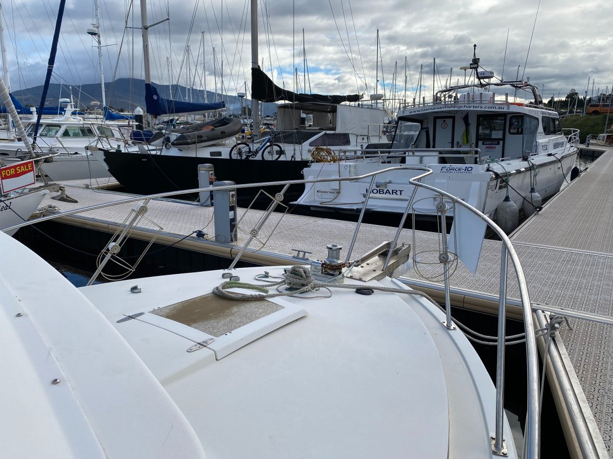 Bertram Caribbean 28 Flybridge Malabar