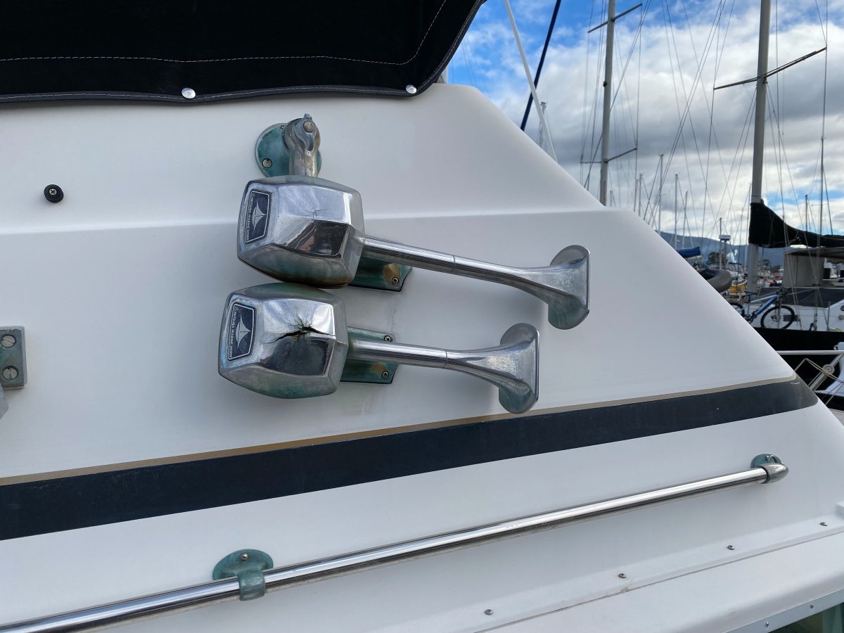 Bertram Caribbean 28 Flybridge Malabar