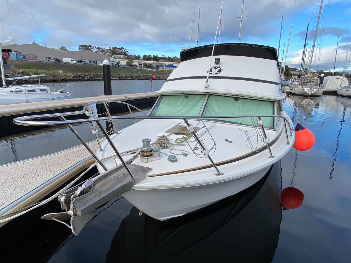 Bertram Caribbean 28 Flybridge Malabar