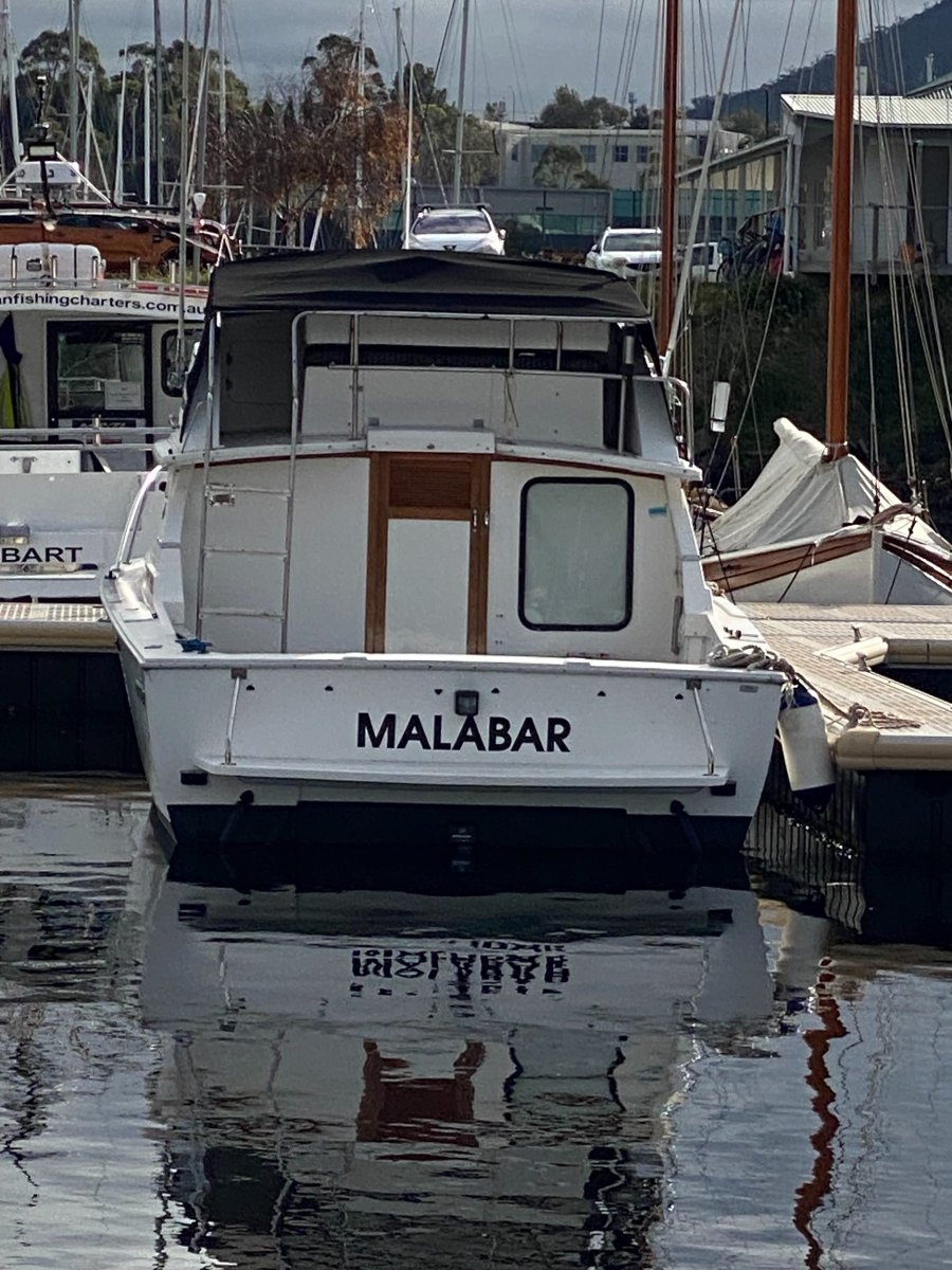 Bertram Caribbean 28 Flybridge Malabar