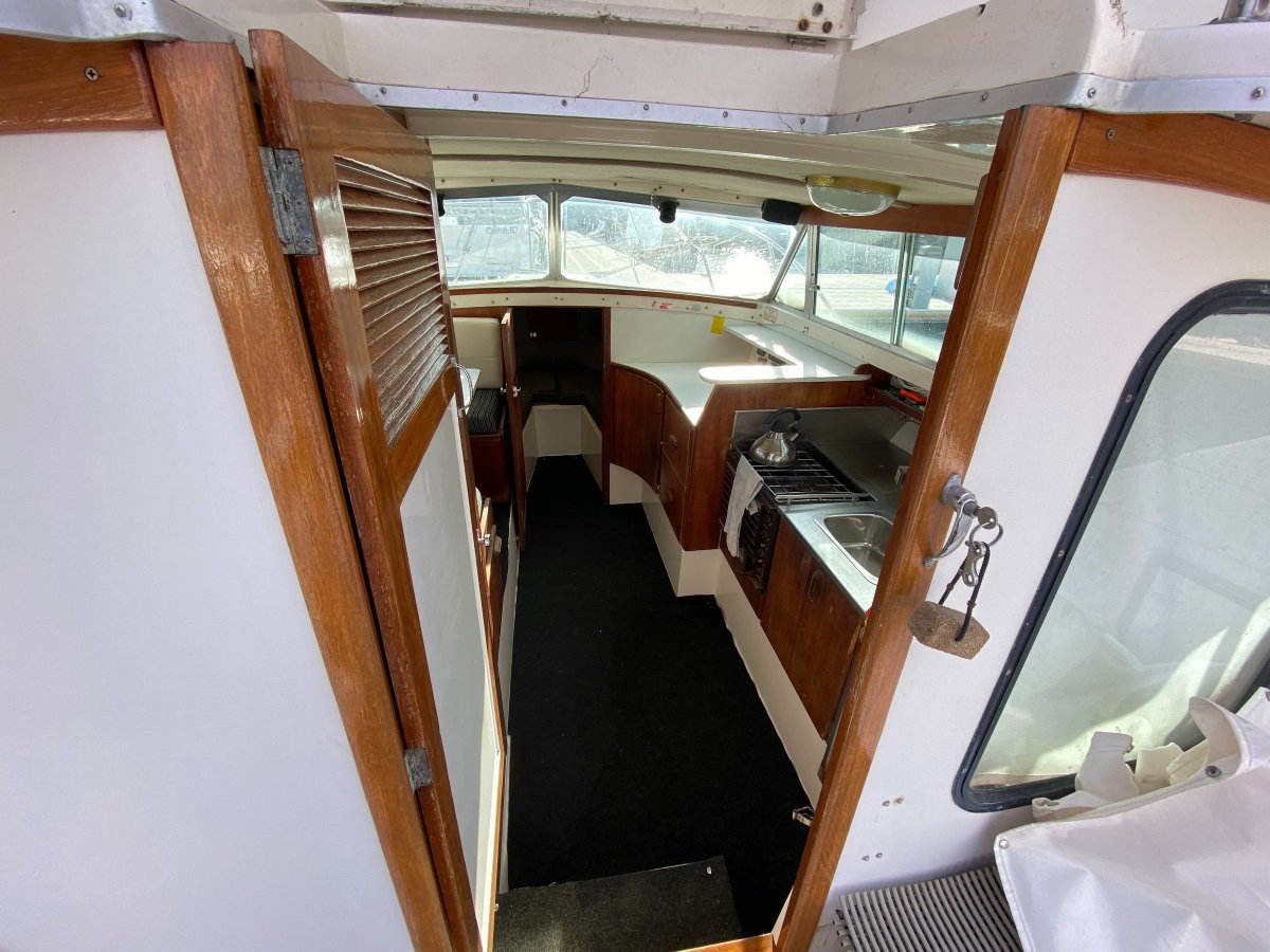 Bertram Caribbean 28 Flybridge Malabar