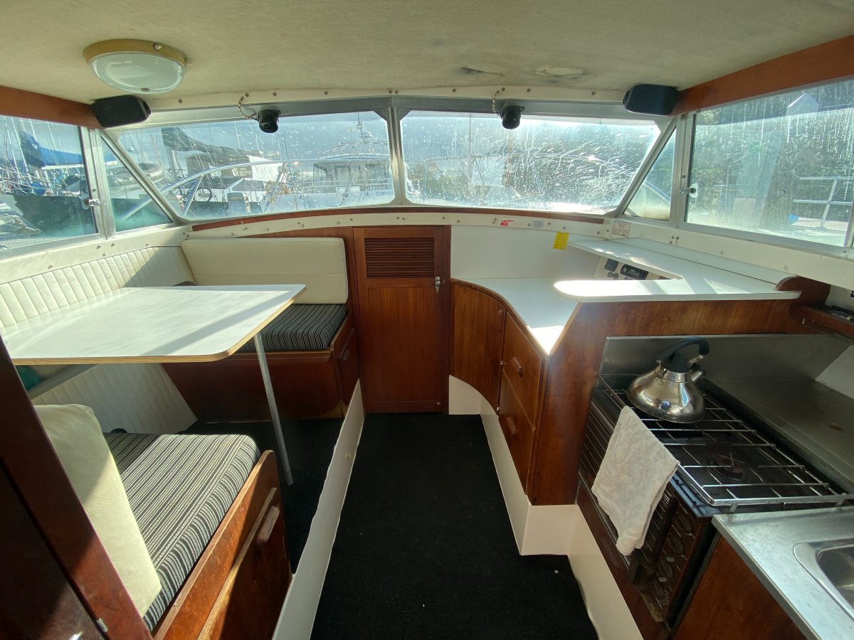 Bertram Caribbean 28 Flybridge Malabar