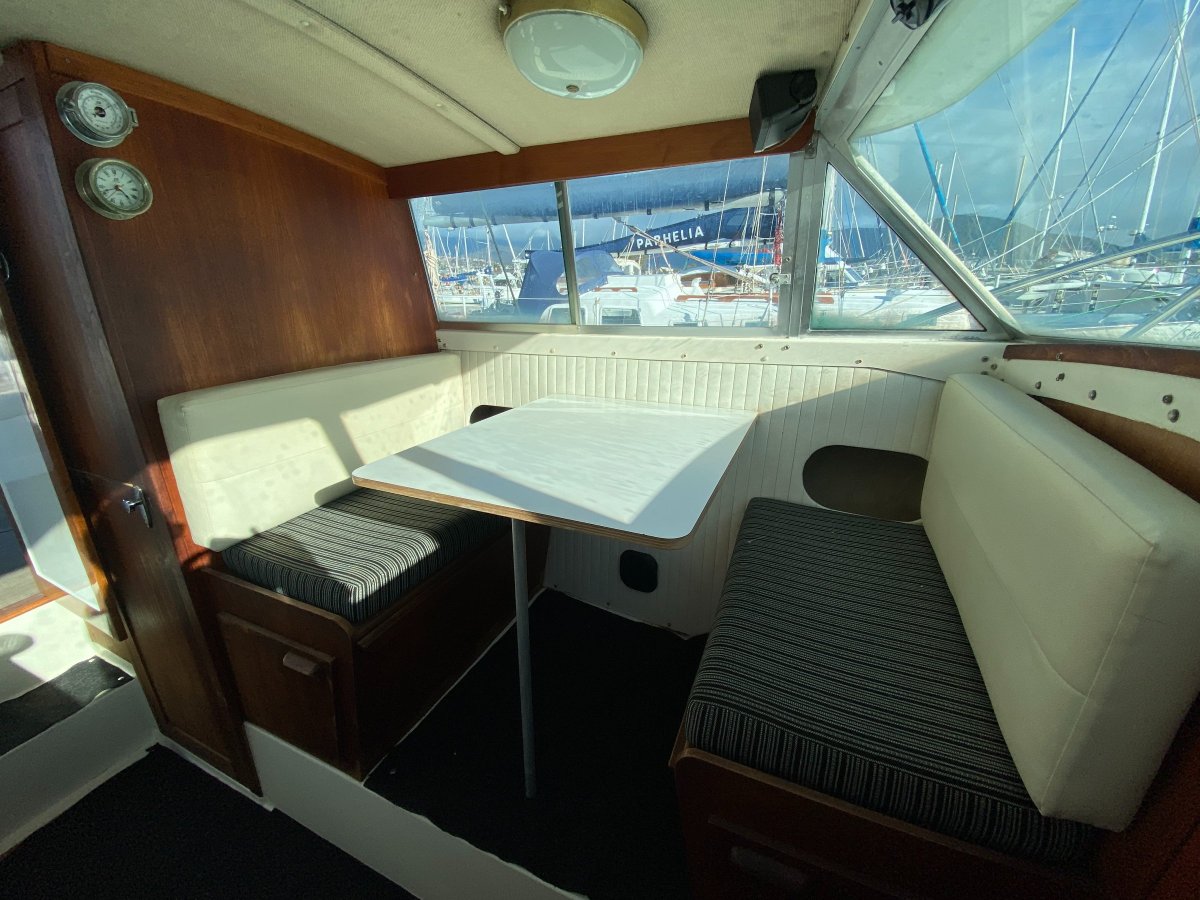 Bertram Caribbean 28 Flybridge Malabar