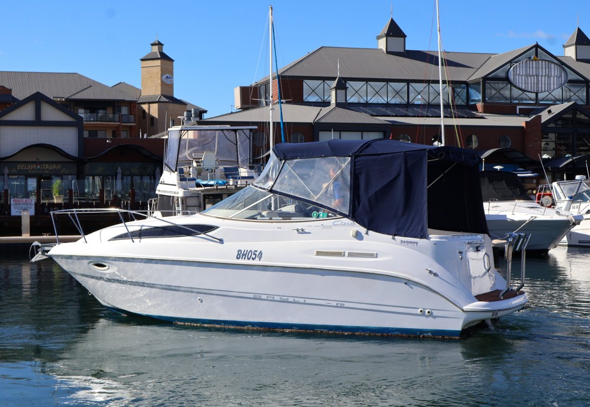 Bayliner 2655 Sports Cruiser - Unbeatable Value!