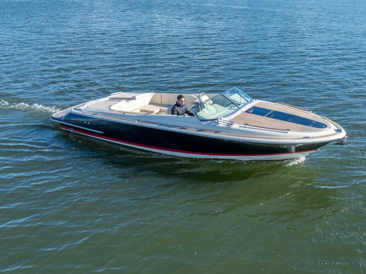 Chris Craft Corsair 30