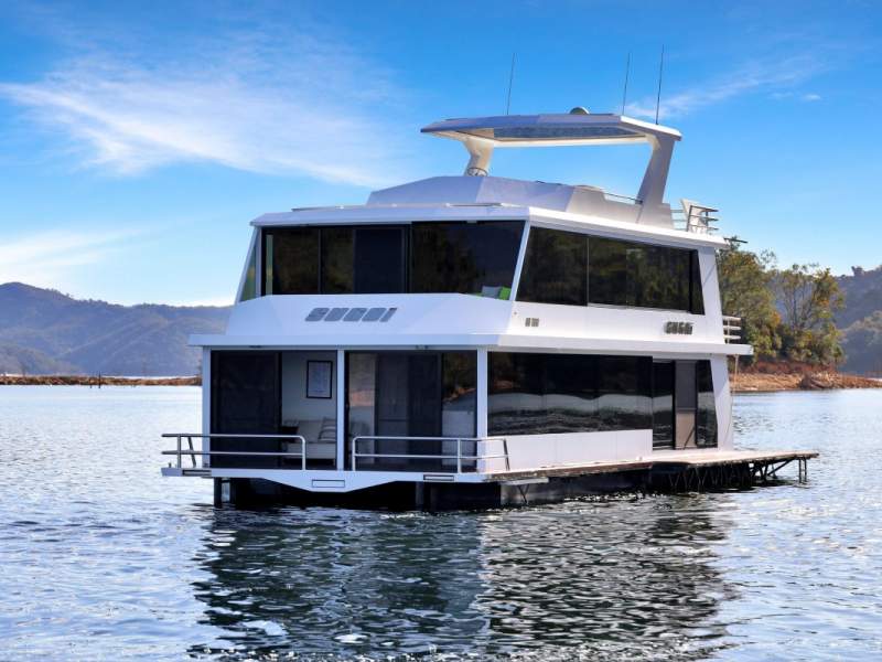 Sugoi Houseboat Holiday Home on Lake Eildon