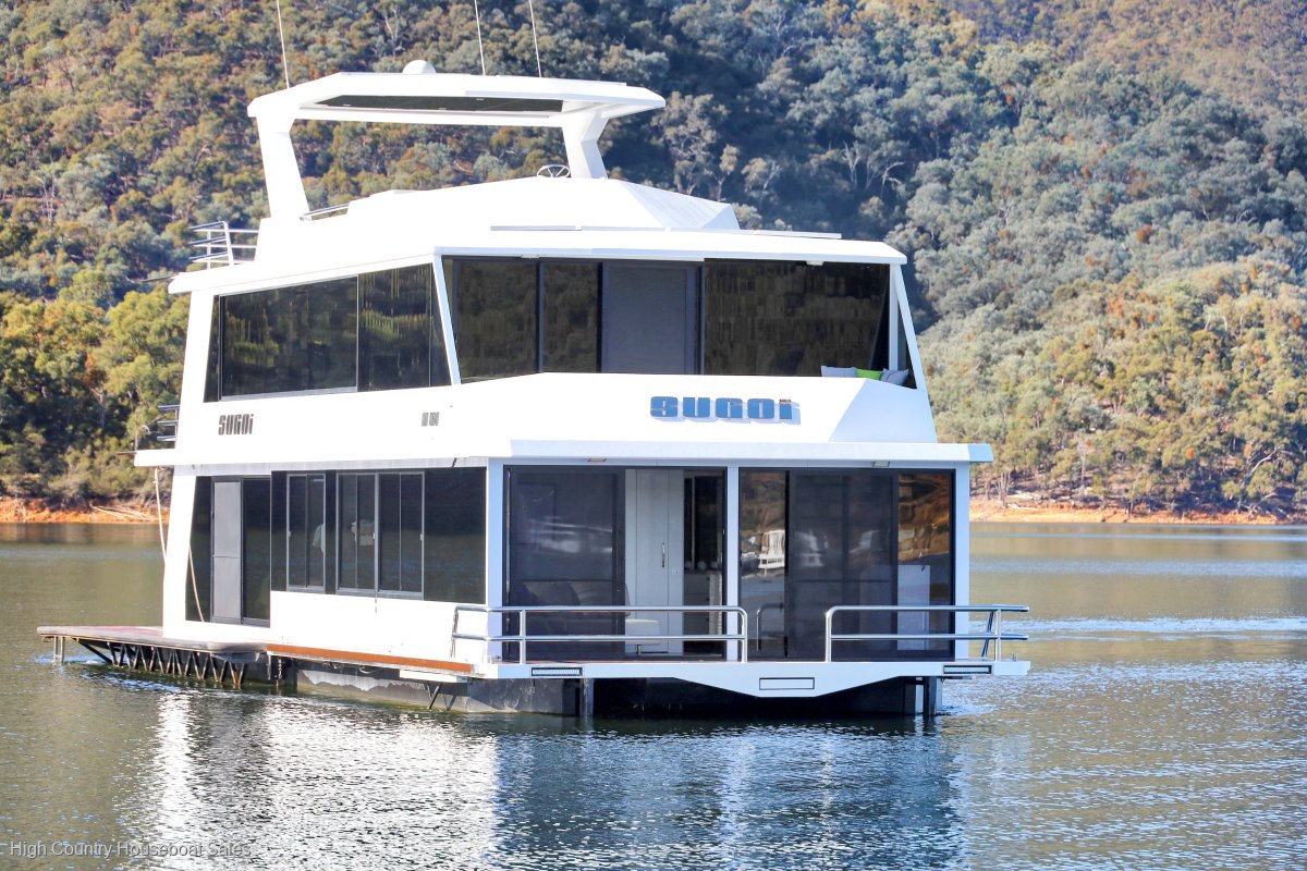 Sugoi Houseboat Holiday Home on Lake Eildon:Sugoi on Lake Eildon