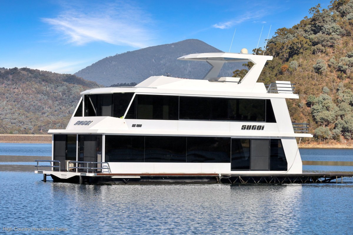 Sugoi Houseboat Holiday Home on Lake Eildon:Sugoi on Lake Eildon