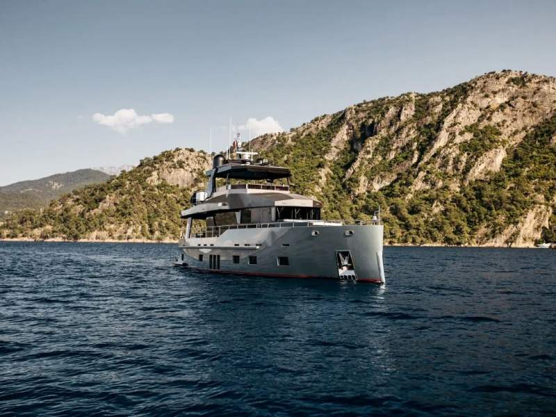 Bering B 70 Ultra luxury steel motor yacht