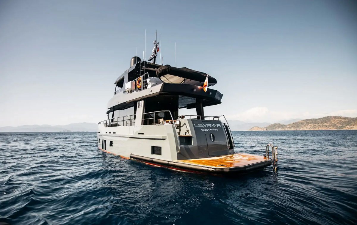 Bering B 70 Ultra luxury steel motor yacht
