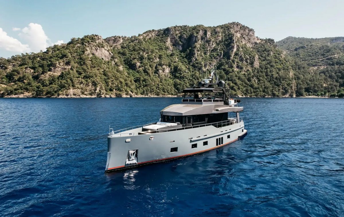 Bering B 70 Ultra luxury steel motor yacht