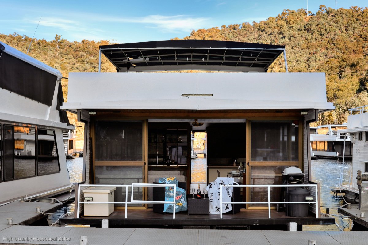 Charisma Houseboat Holiday Home at Lake Eildon:Charisma at Lake Eildon