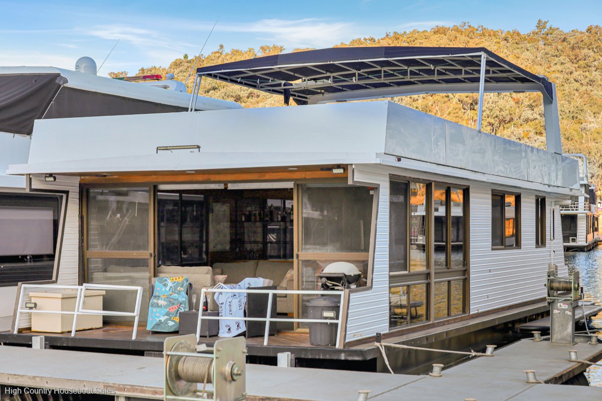 Charisma Houseboat Holiday Home at Lake Eildon:Charisma at Lake Eildon