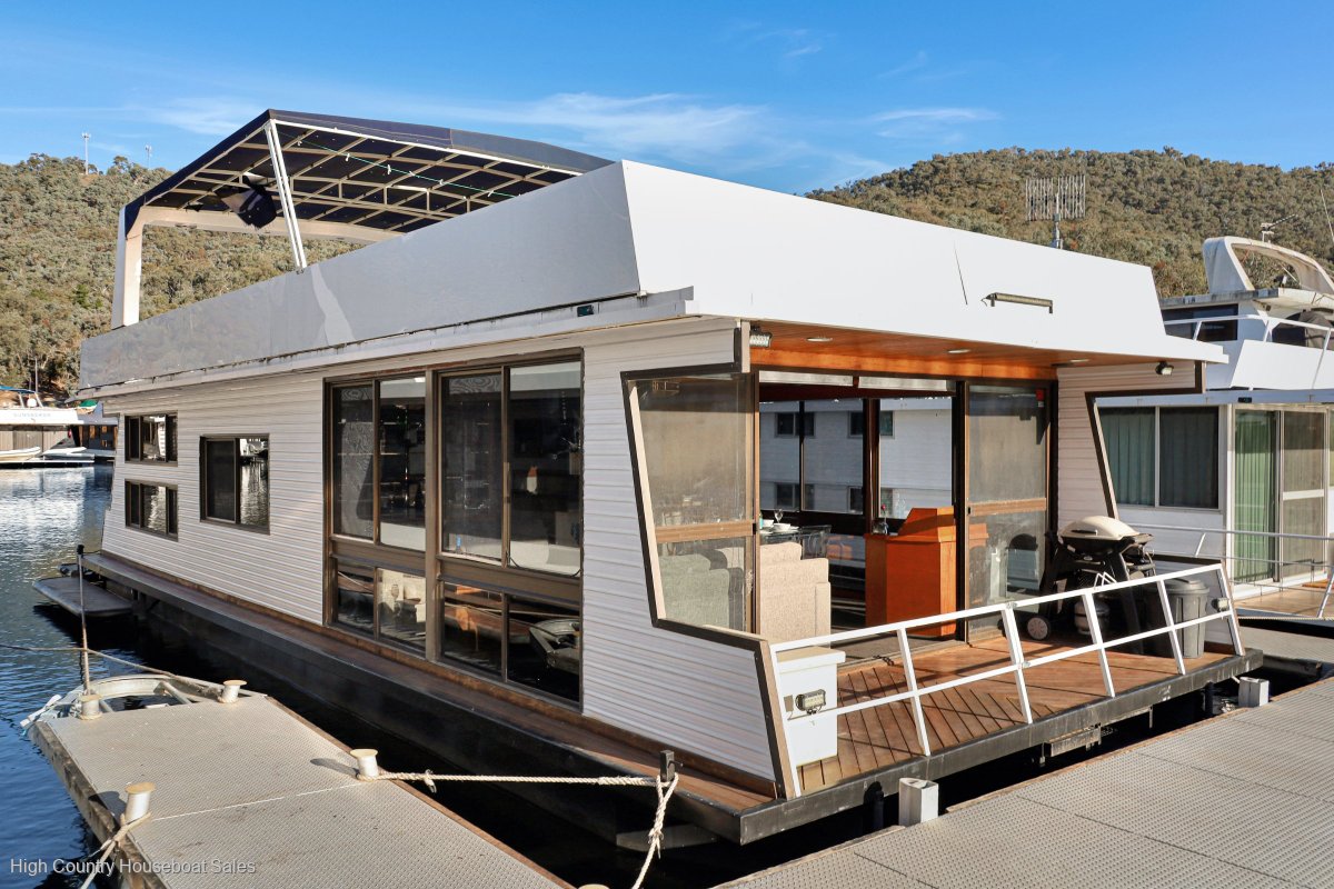 Charisma Houseboat Holiday Home at Lake Eildon:Charisma at Lake Eildon