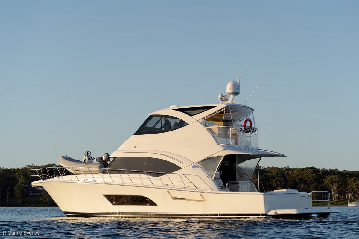 Riviera 53 Enclosed Flybridge