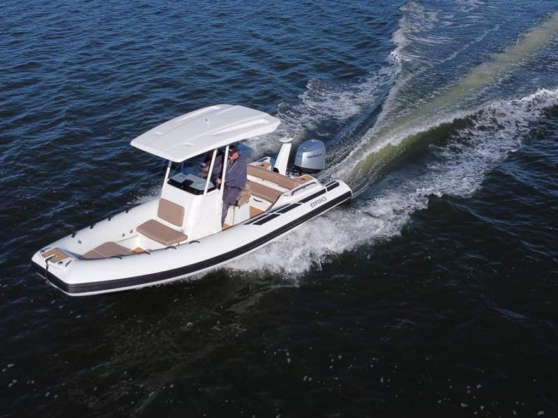 Brig Eagle 670 with T Top