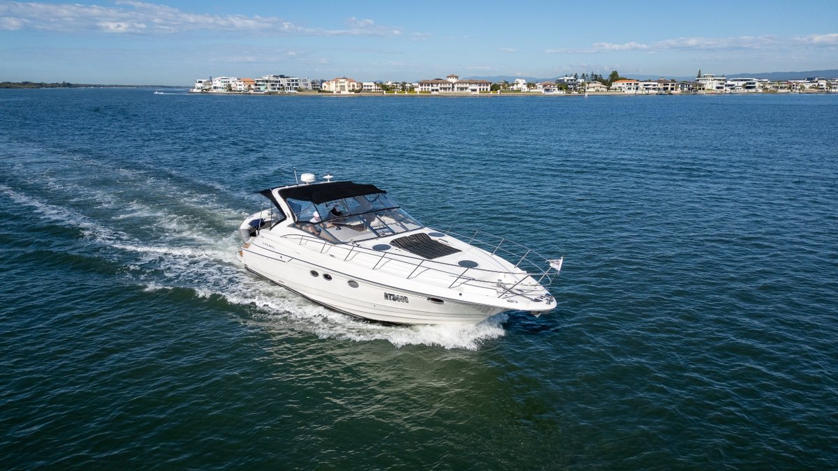 Regal 4460 Sports Cruiser