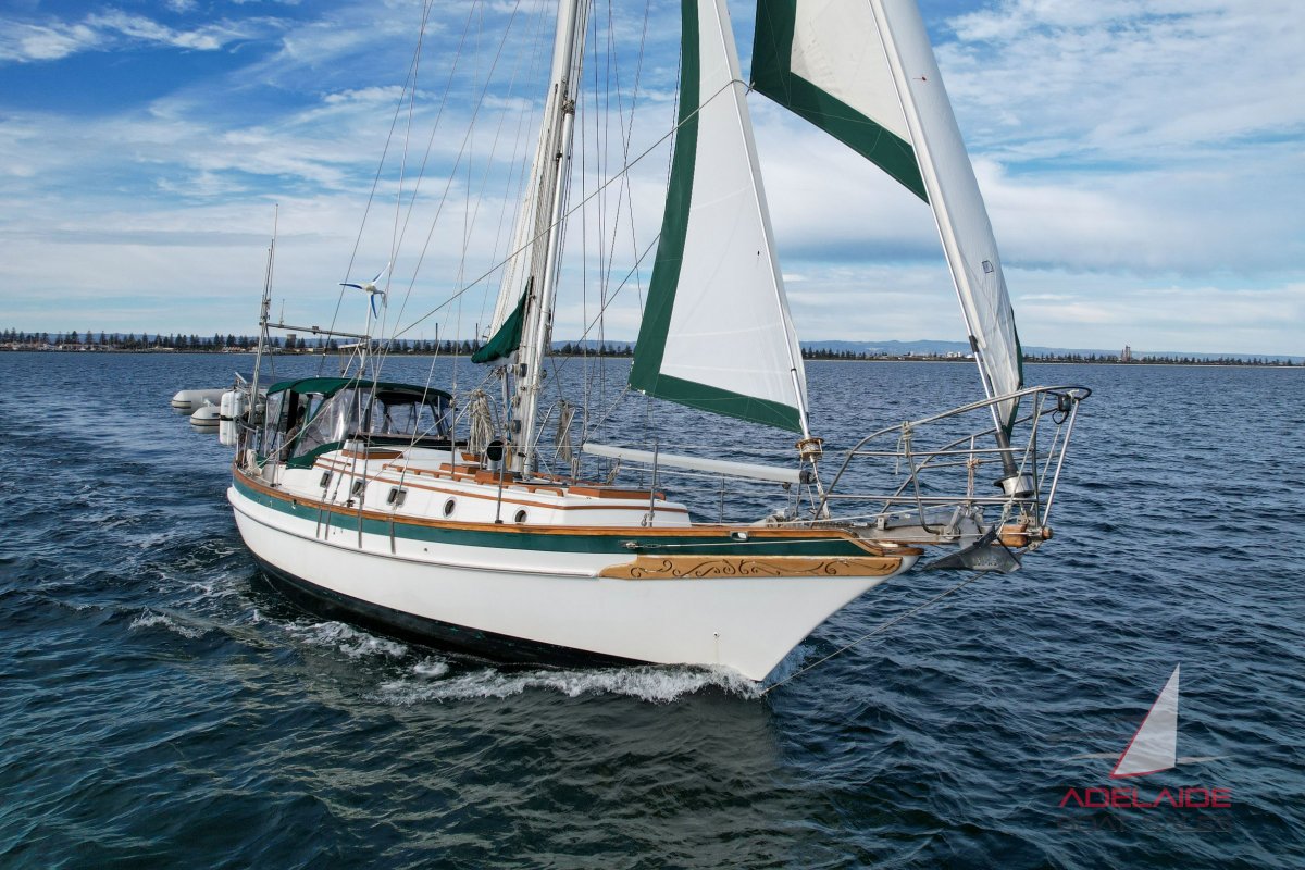 Cabo Rico 38