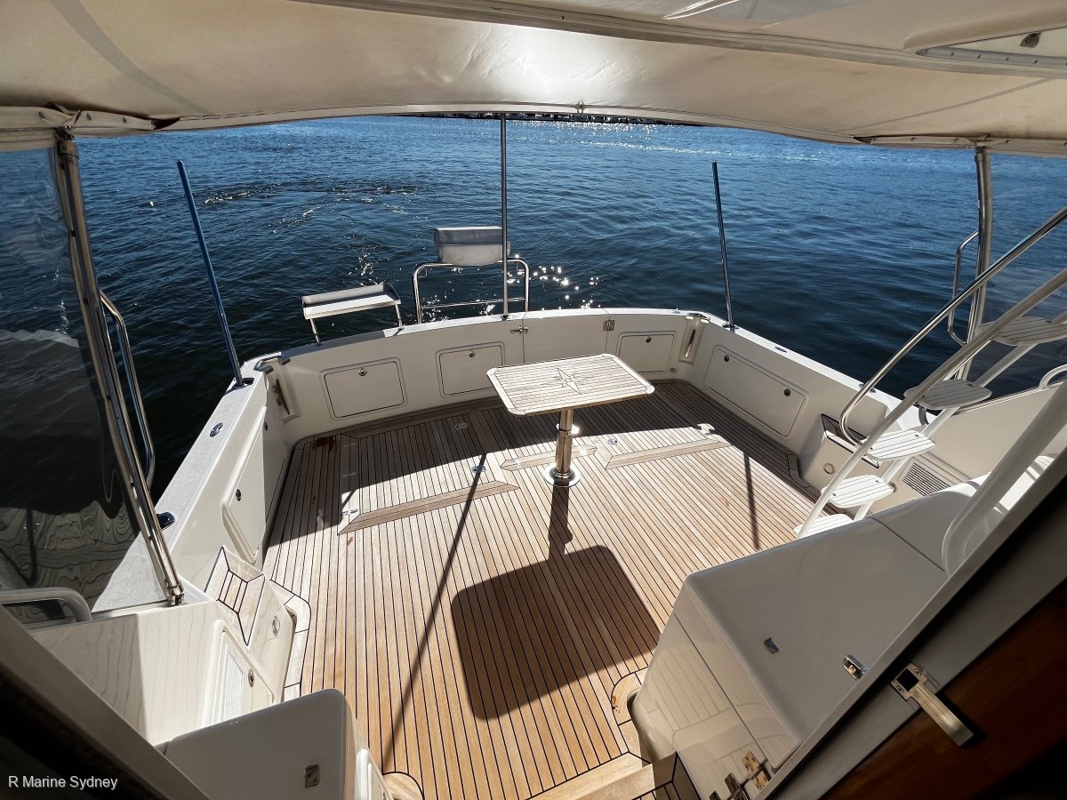Riviera 48 Enclosed Flybridge