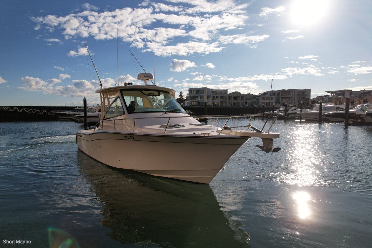 Grady-White Express 330