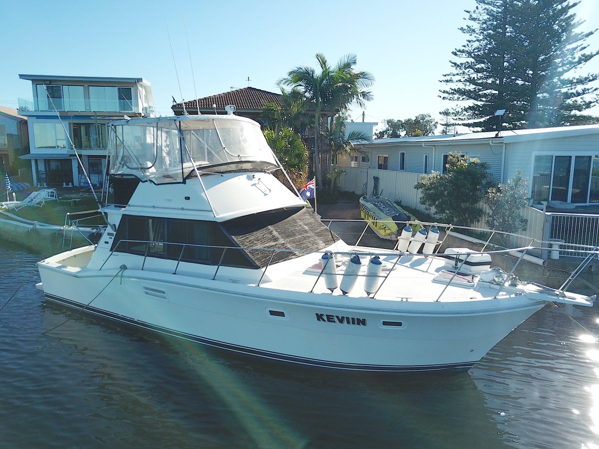 Mariner 3800 Flybridge Cruiser
